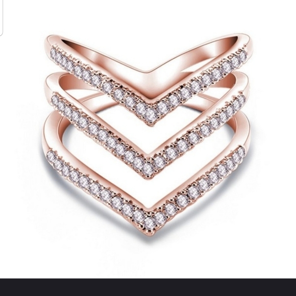 Jewelry - Breathtaking Rose Gold plated ring with CZ's